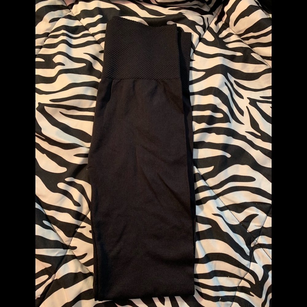 Hello Pink Black Lattice L/XL Leggings